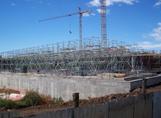 Il cantiere in corso a Piazza dei Navigatori per la costruzione di uffici e servizi commerciali - gennaio 2006